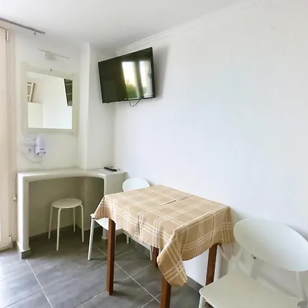 Anny & 3* Perissa (Santorini)