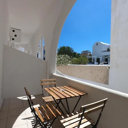 Anny & Aparthotel Perissa (Santorini)