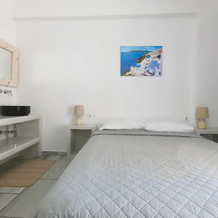 Anny & Perissa (Santorini)